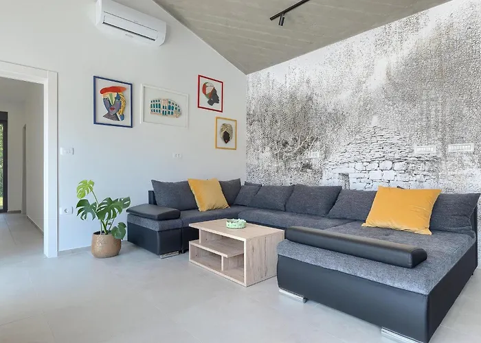 Holiday home Bateli Zeliski