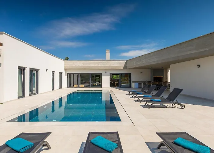 Bateli Holiday home *