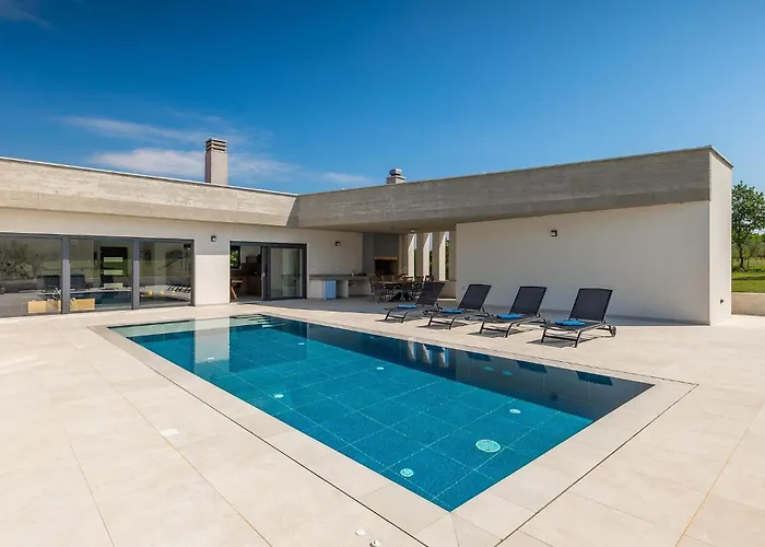 Holiday home Bateli Zeliski