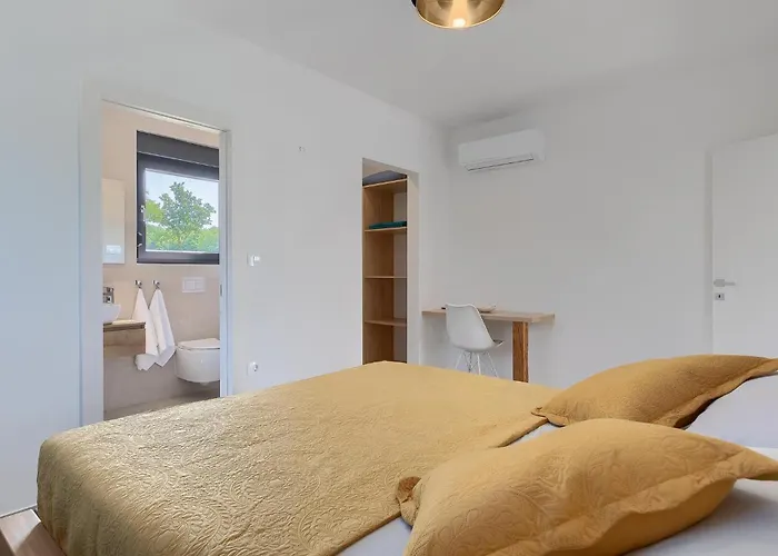 Holiday home Bateli Zeliski